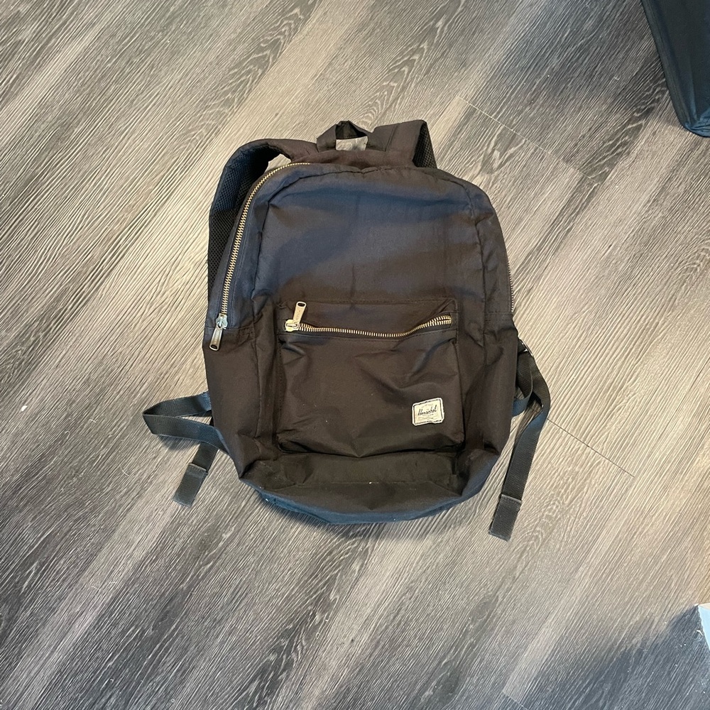 Broken zipper for middle pocket